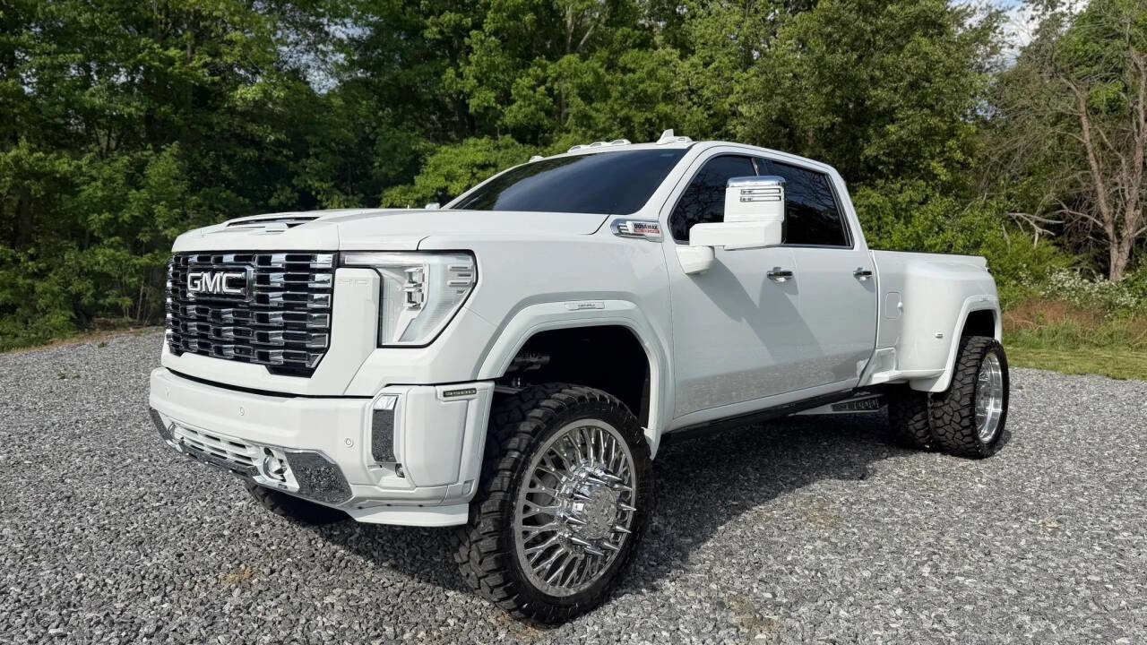Used 2025 GMC Sierra 3500 Denali w/ Denali Reserve Package AWD/4WD image 3
