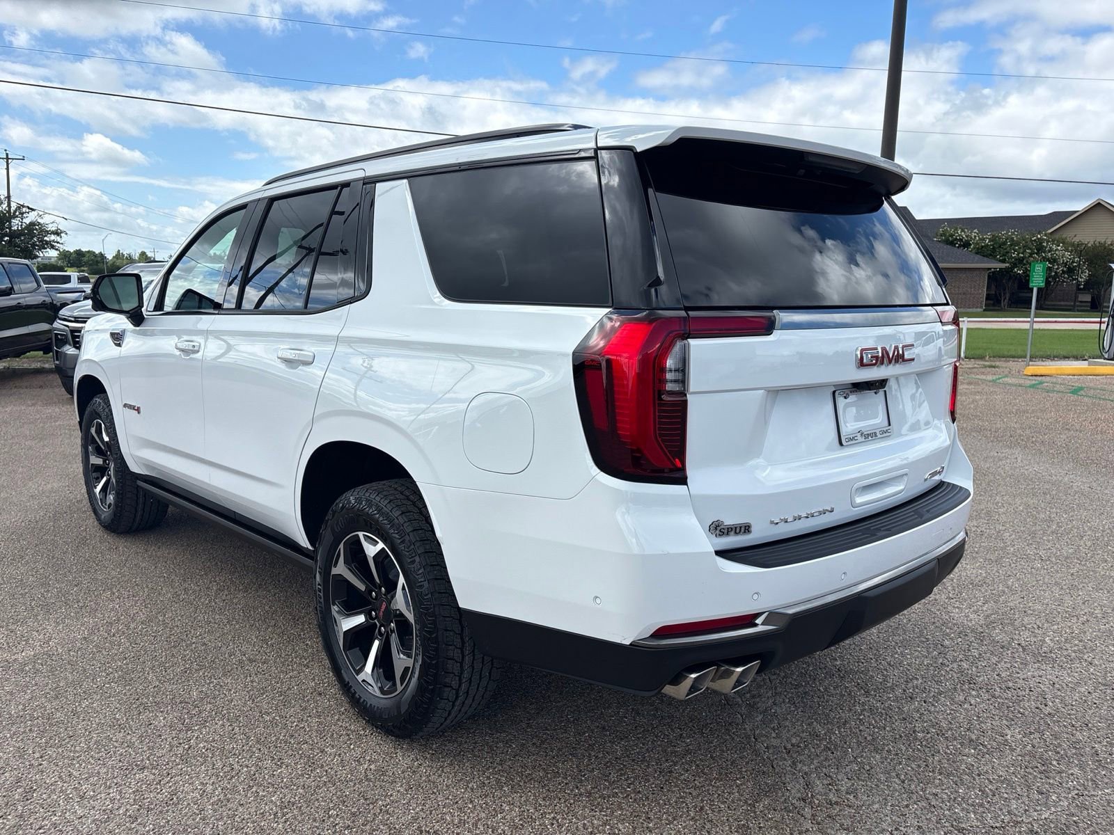 New 2026 GMC Yukon AT4 w/ AT4 Premium Package AWD/4WD image 4