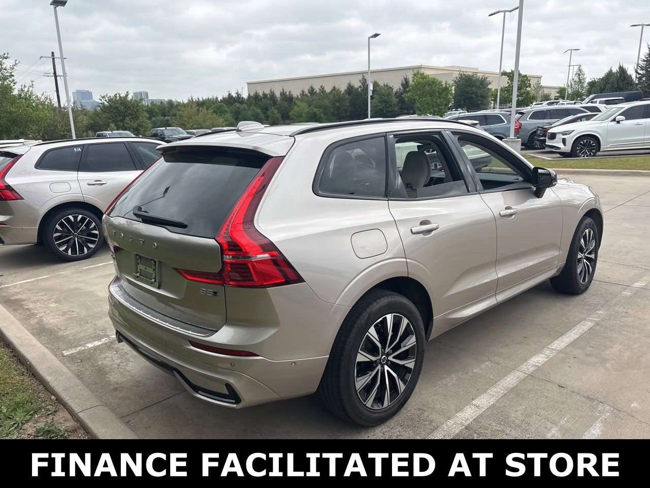 Certified 2024 Volvo XC60 B5 Plus w/ Protection Package Premier image 5