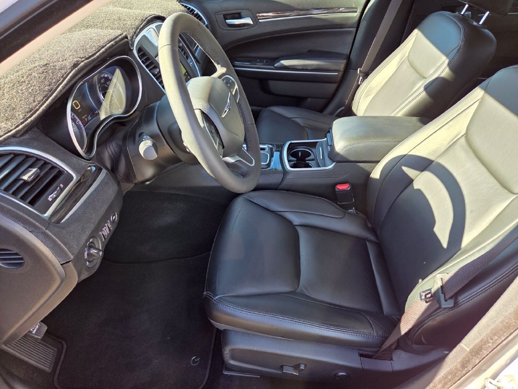 Used 2022 Chrysler 300 Touring L w/ Popular Equipment Group RWD image 13