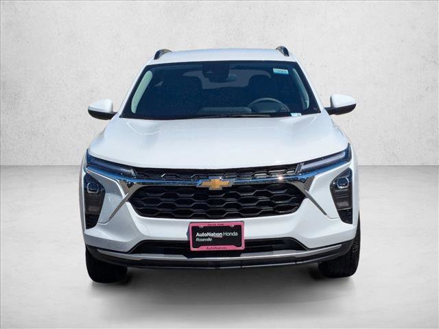 Used 2025 Chevrolet Trax LT image 2