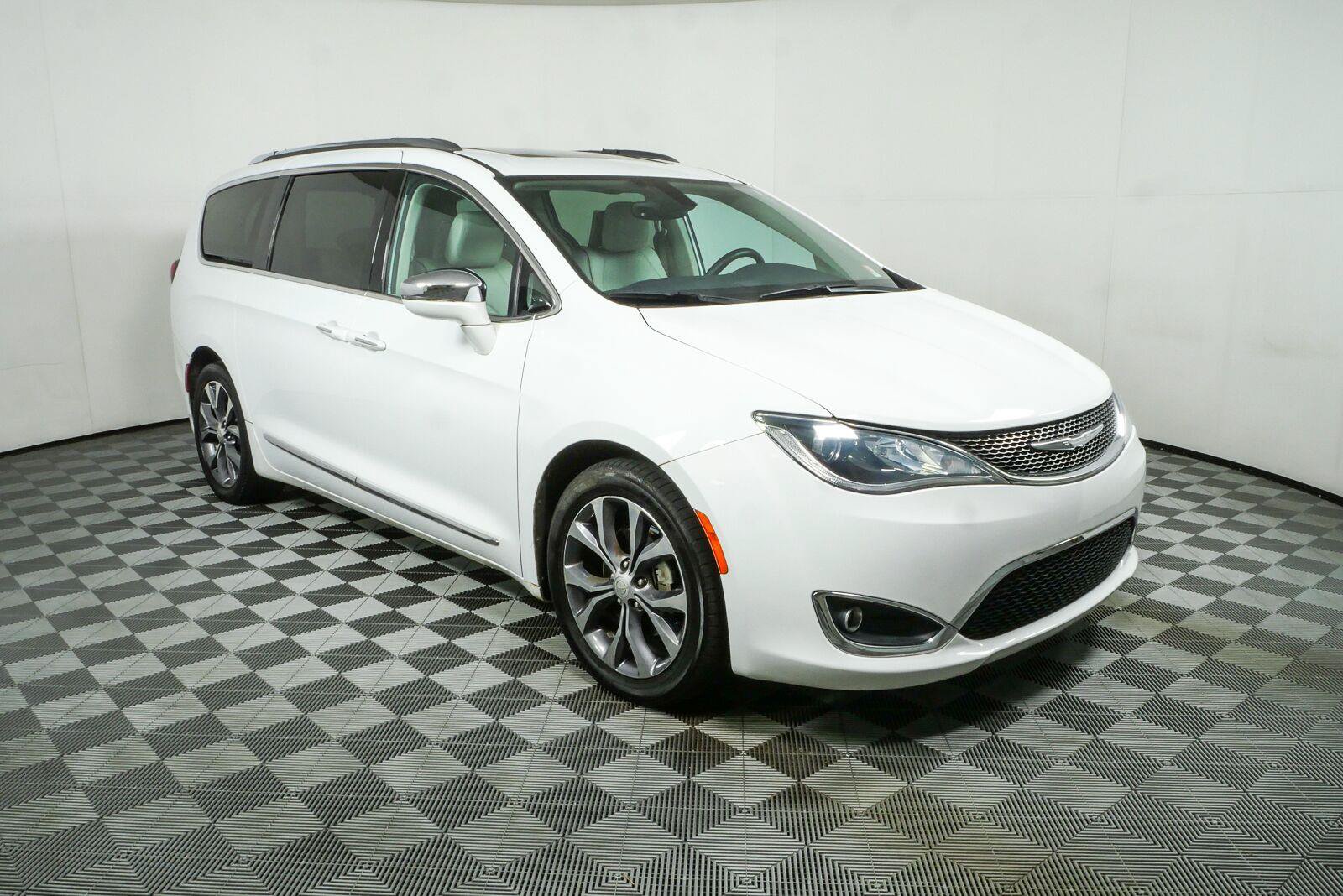 Used 2017 Chrysler Pacifica Limited