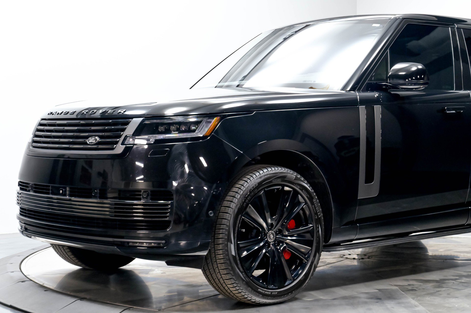 Used 2023 Land Rover Range Rover SV AWD/4WD image 4