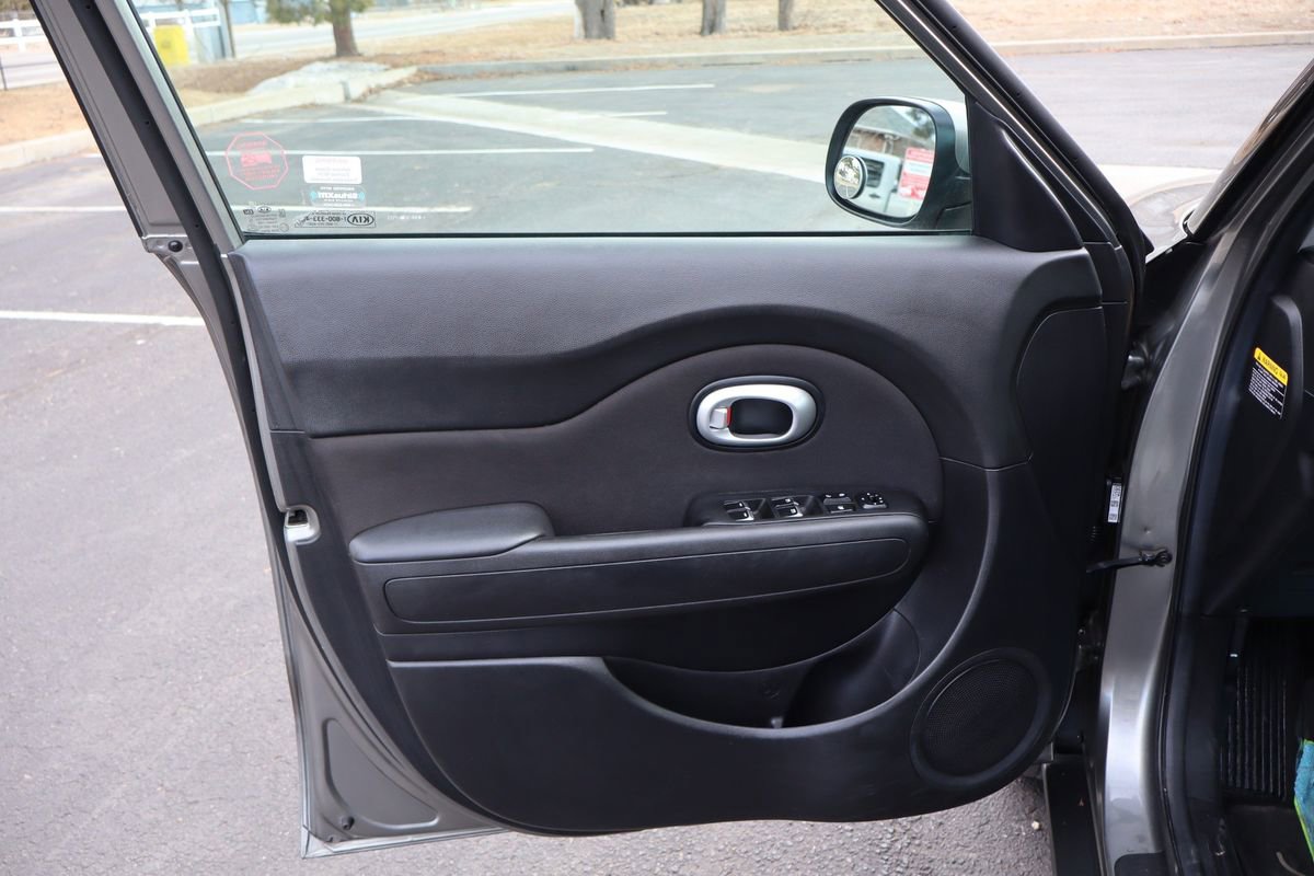 Used 2018 Kia Soul + FWD image 23