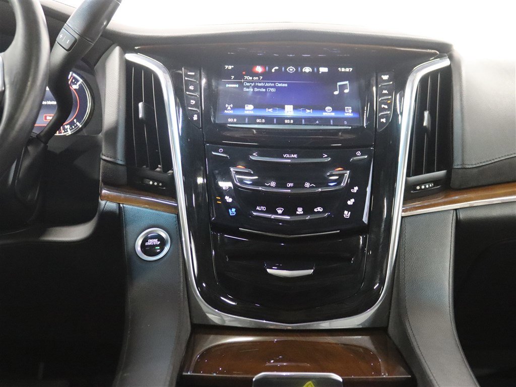 Used 2018 Cadillac Escalade ESV Luxury AWD/4WD image 24