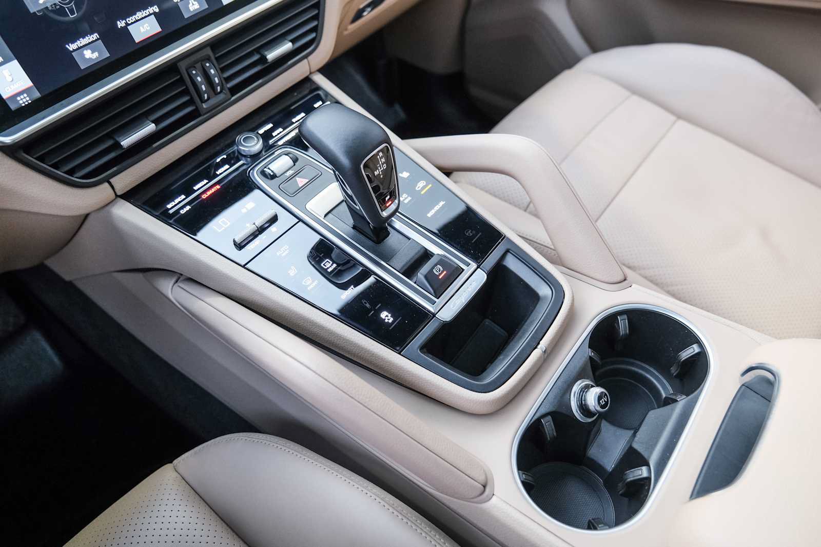 Used 2019 Porsche Cayenne AWD/4WD image 38