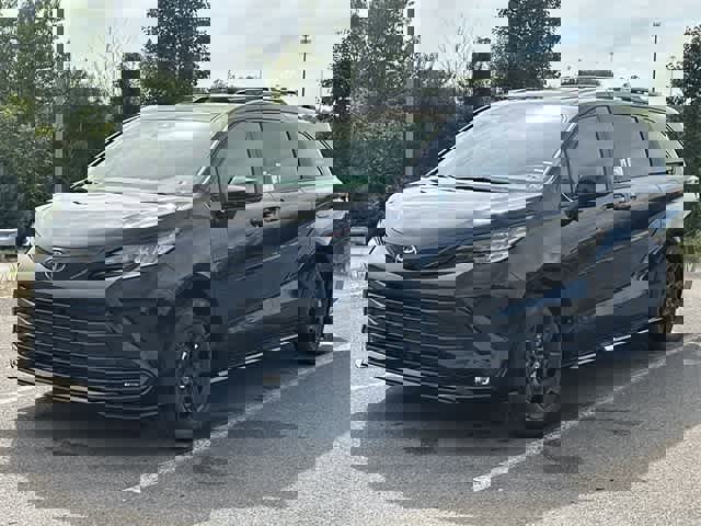 Used 2025 Toyota Sienna XLE Woodland Edition