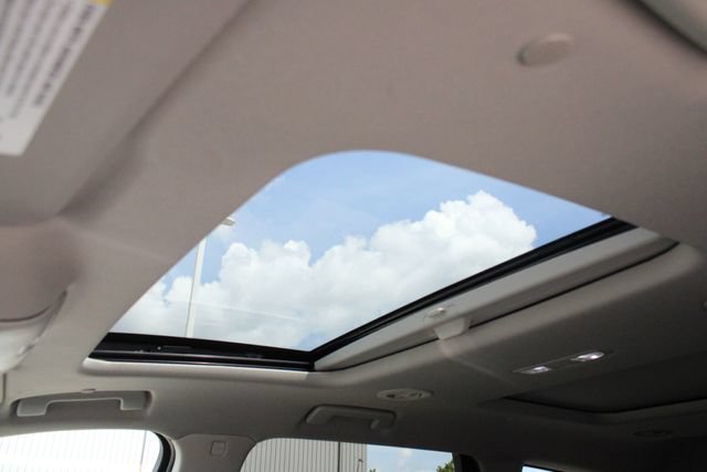 Used 2021 Buick Enclave Premium w/ Sun and Sites Package FWD image 6