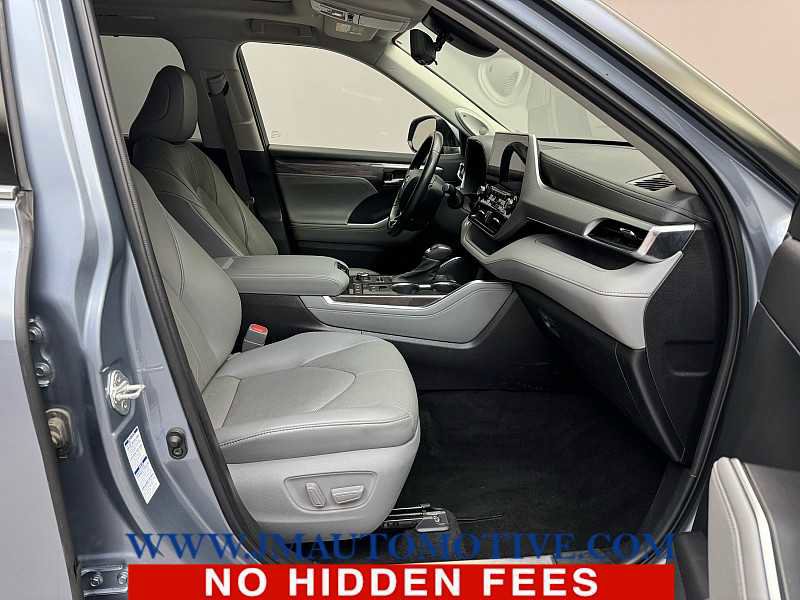Used 2021 Toyota Highlander Platinum image 21