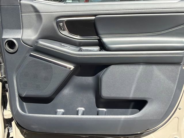 New 2026 Ford Expedition Platinum image 14