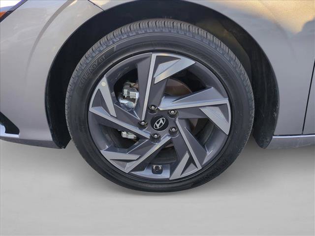 Used 2025 Hyundai Elantra Limited image 14
