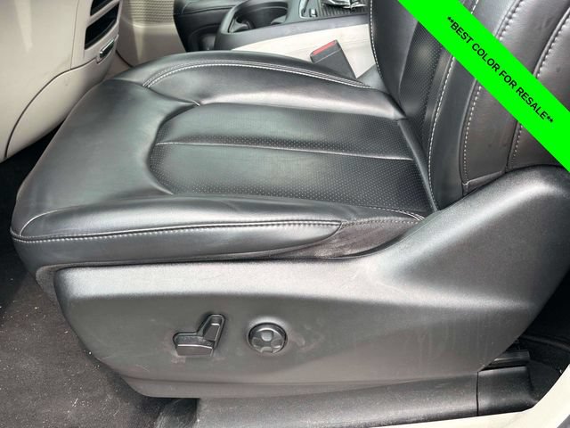 Used 2023 Chrysler Pacifica Touring-L FWD image 5