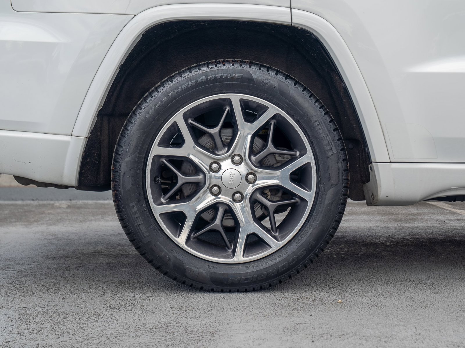 Used 2020 Jeep Grand Cherokee Overland AWD/4WD image 14