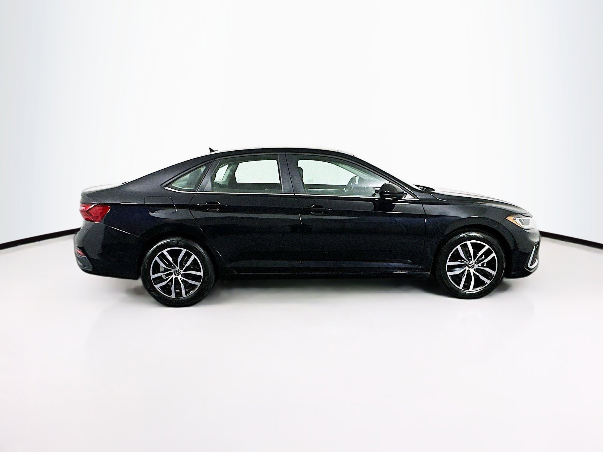 Used 2025 Volkswagen Jetta SE FWD image 10
