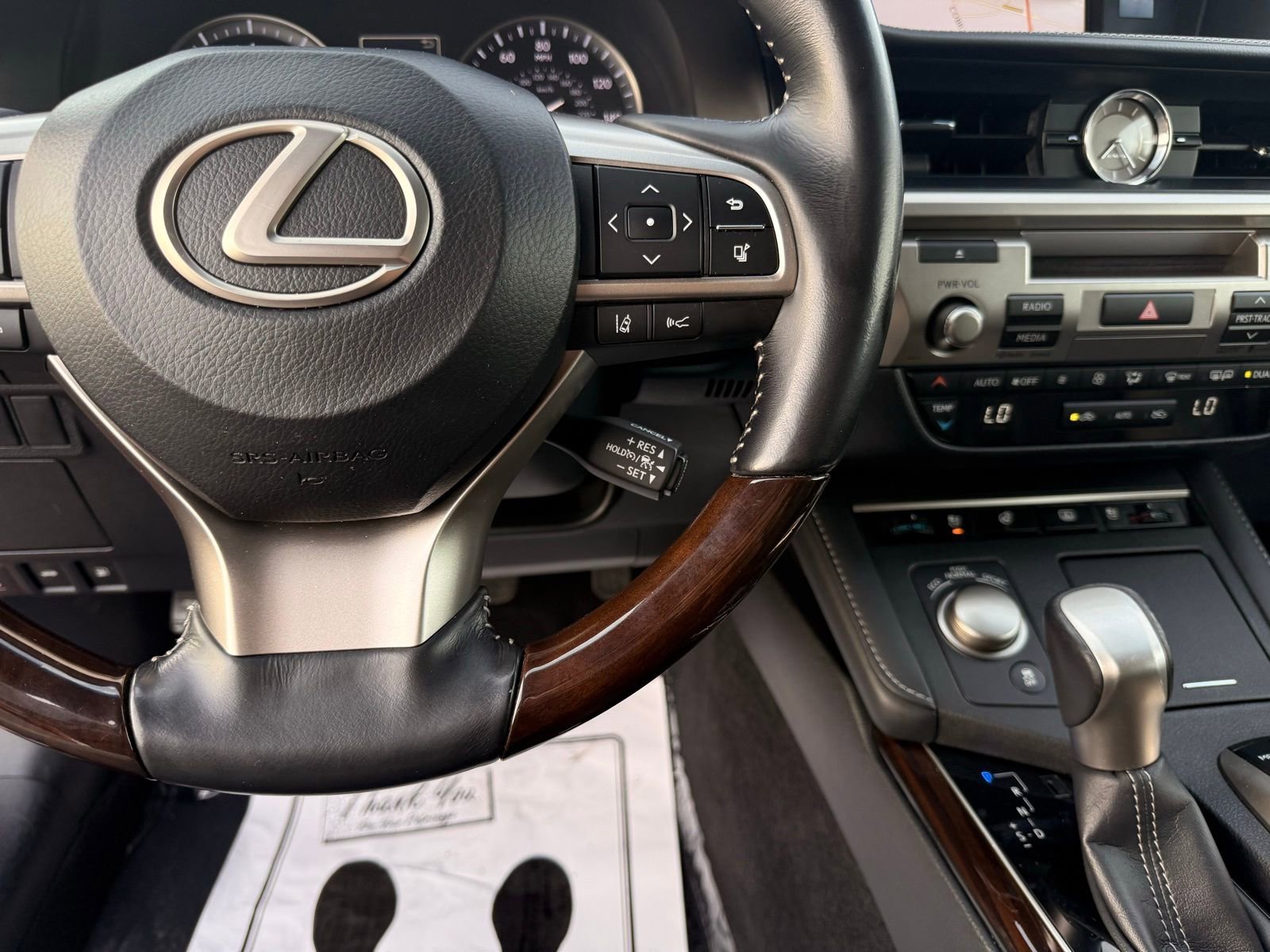 Used 2016 Lexus ES 350 w/ Luxury Package w/Wood Trim FWD image 19