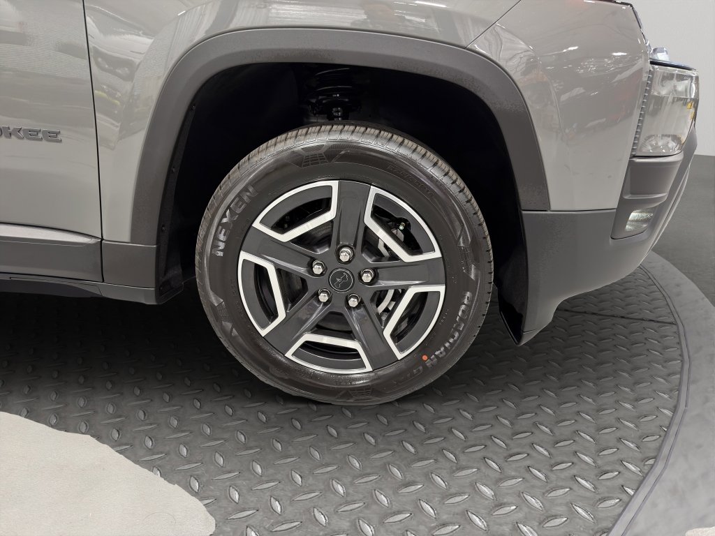 New 2026 Jeep Cherokee Laredo image 14