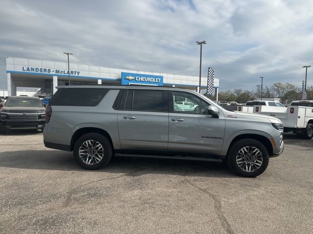 Used 2025 Chevrolet Suburban Z71 image 2