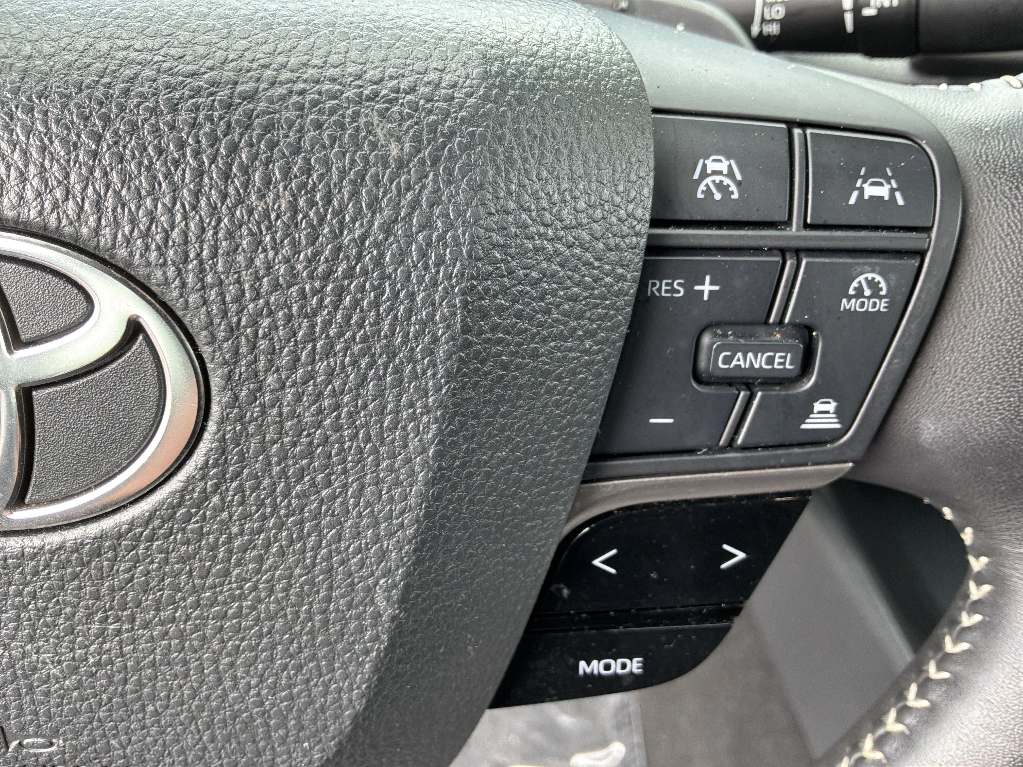 Used 2025 Toyota Camry SE FWD image 24