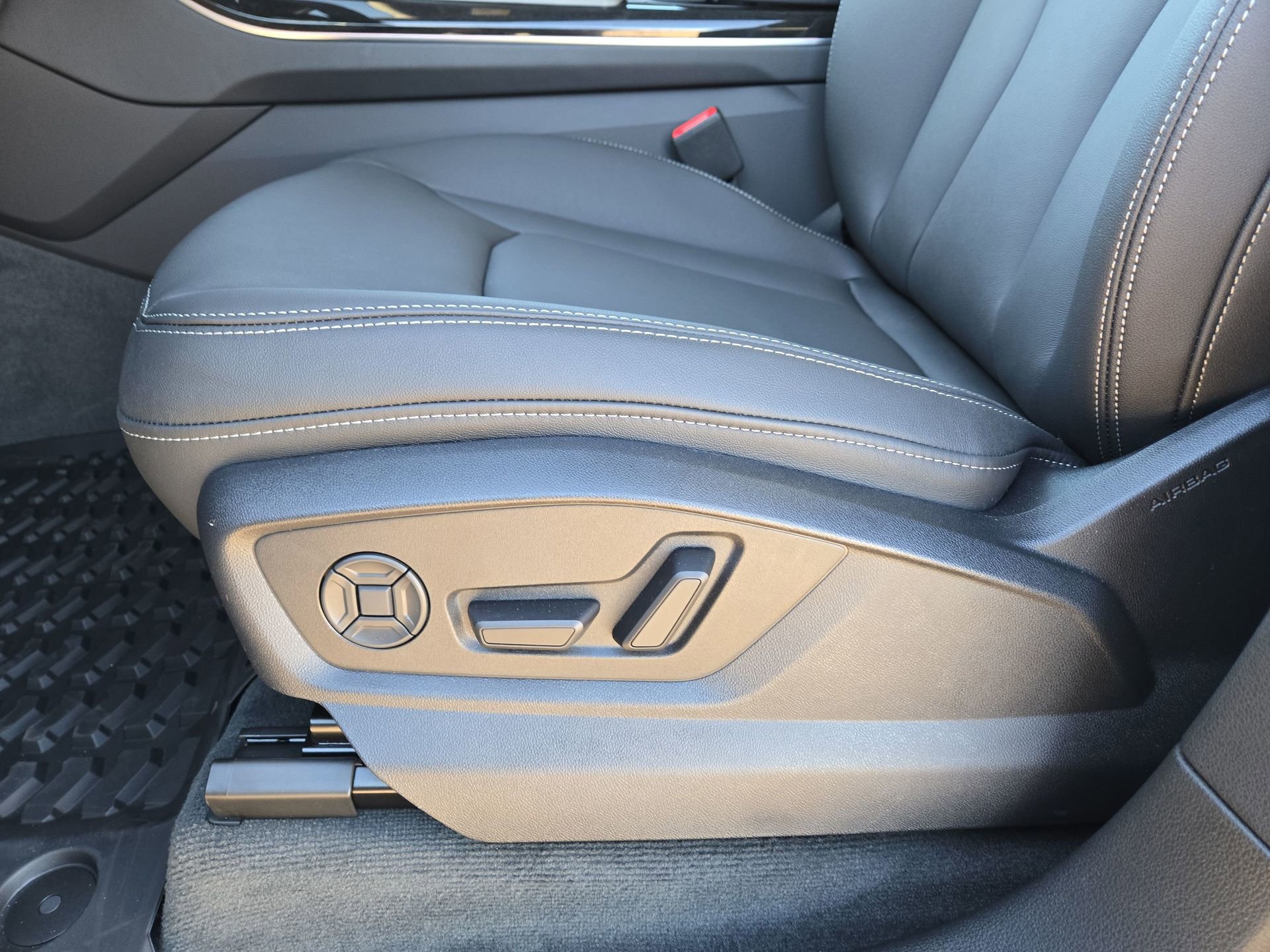 New 2026 Audi Q8 Premium image 17