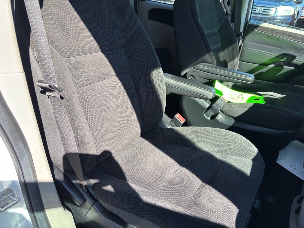 Used 2018 Dodge Grand Caravan SE image 16