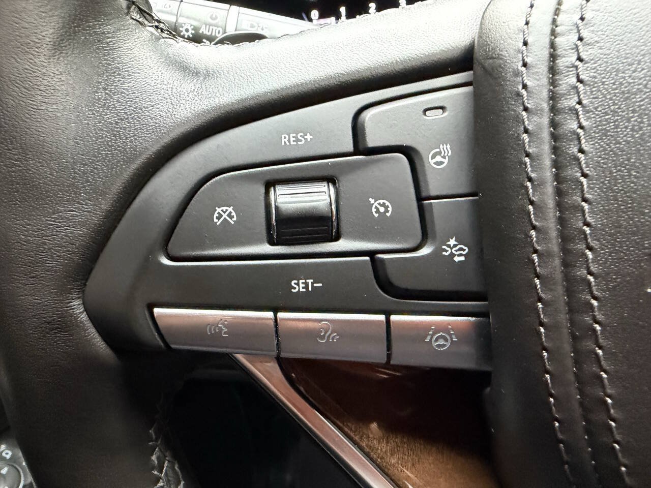 Used 2023 Cadillac Escalade ESV Sport Platinum w/ LPO, ONYX Package AWD/4WD image 29