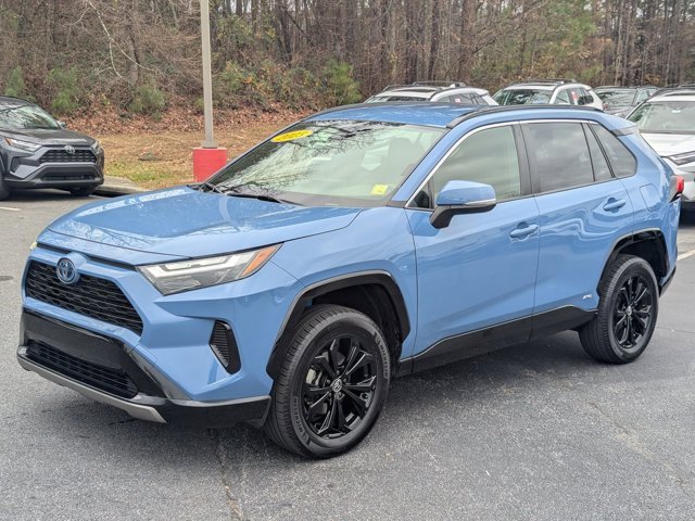 Used 2023 Toyota RAV4 SE image 3