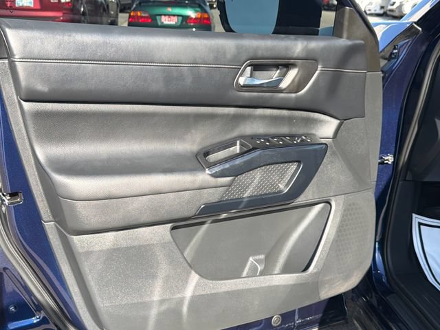 Used 2022 Nissan Pathfinder SV AWD/4WD image 17