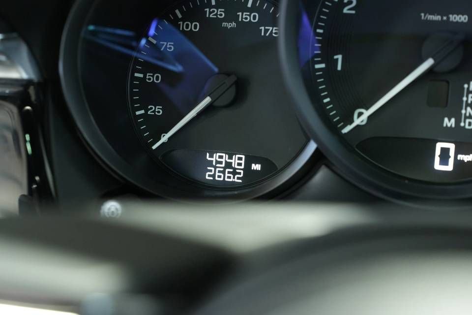 Certified 2025 Porsche Macan AWD/4WD image 15