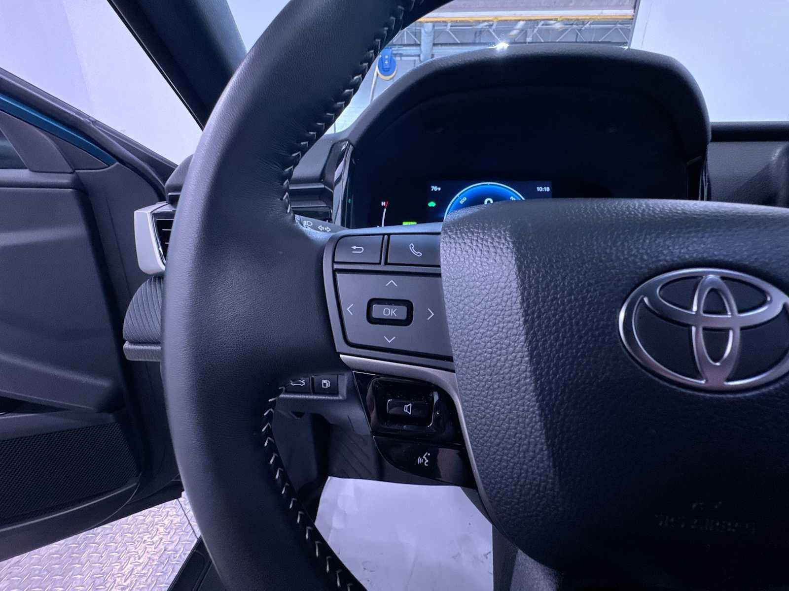 Used 2025 Toyota Camry SE w/ Convenience Package FWD image 12