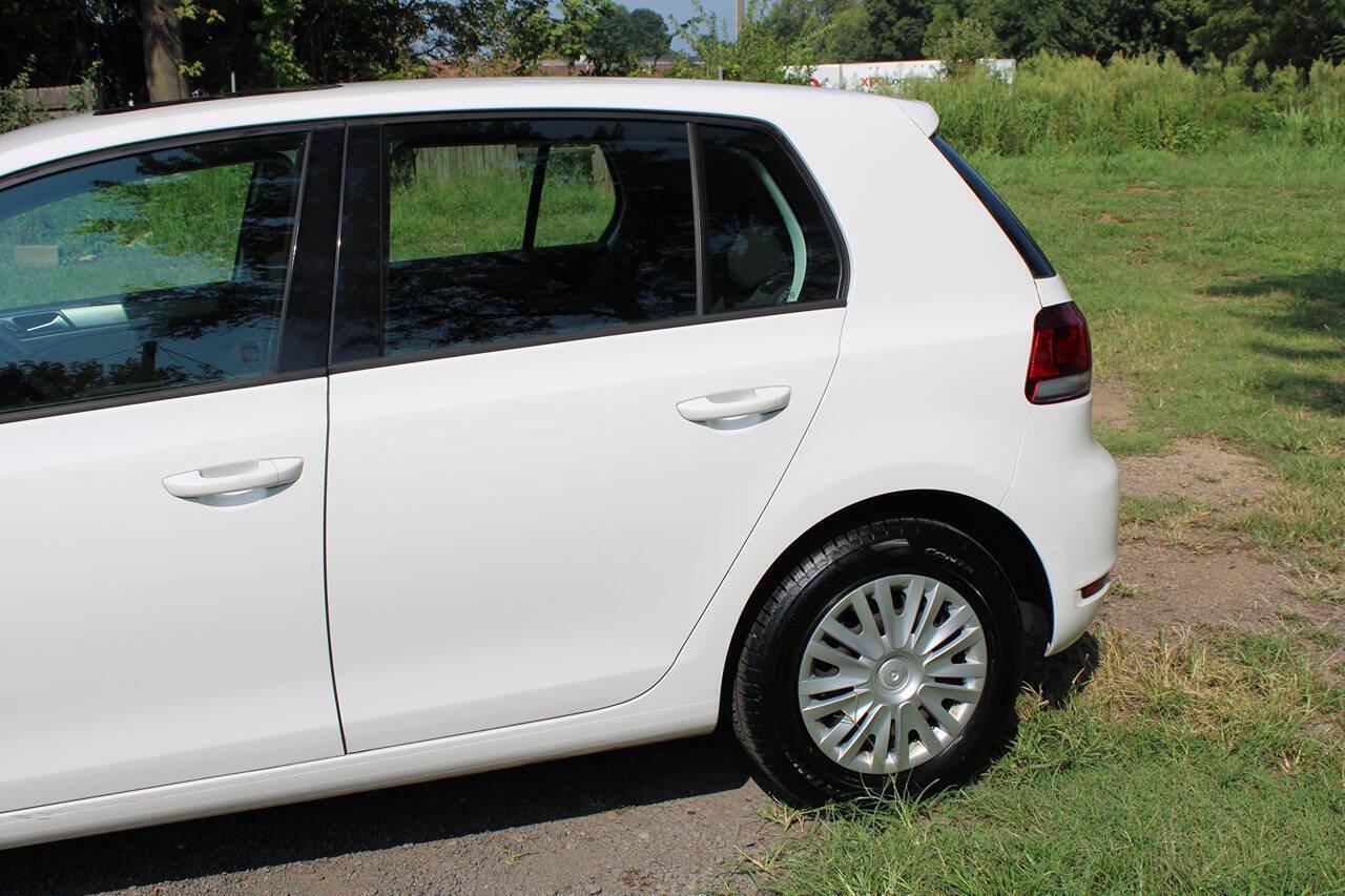 Used 2011 Volkswagen Golf 4-Door FWD image 11