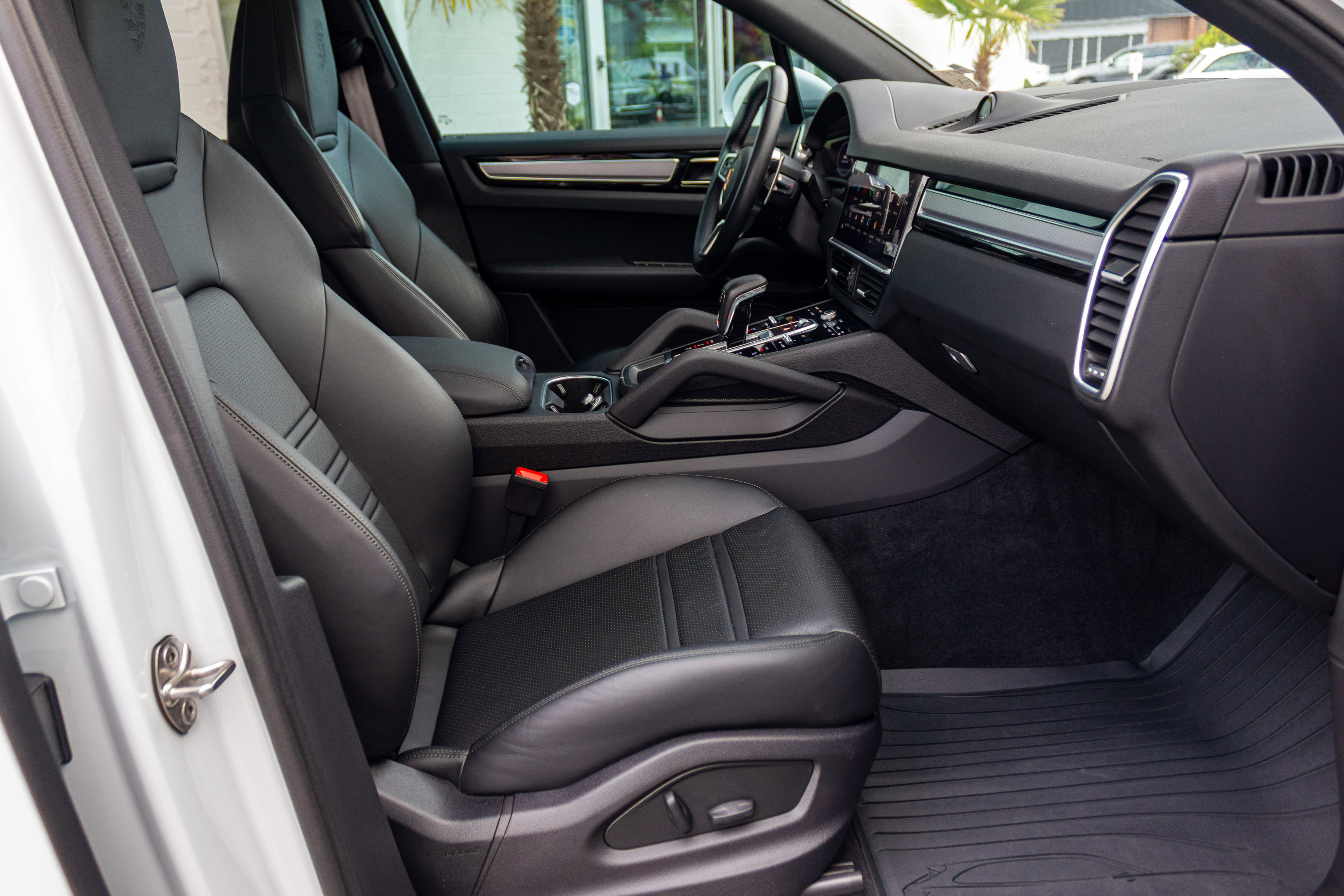 Used 2022 Porsche Cayenne S Platinum image 27