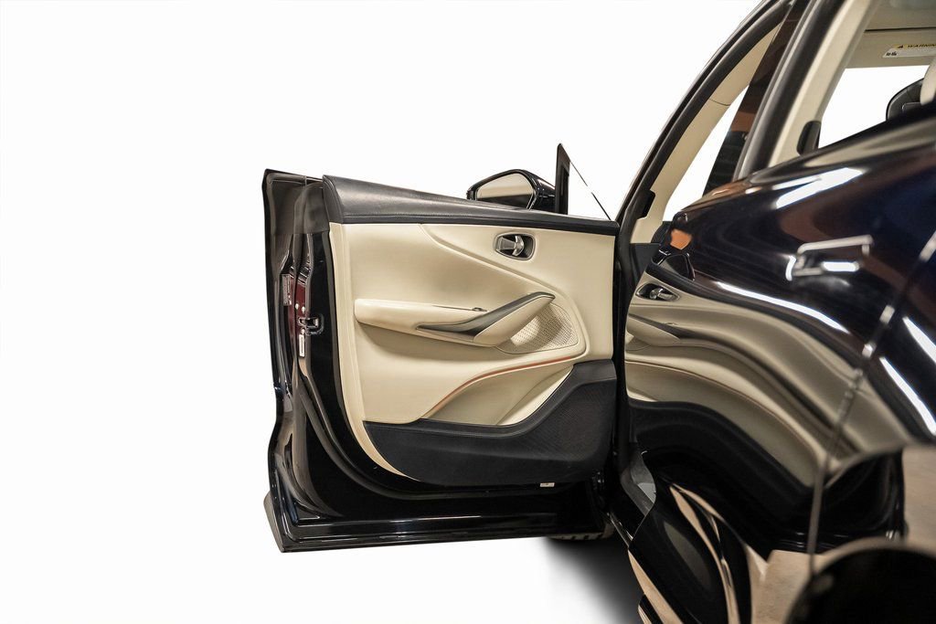 Used 2021 Aston Martin DBX image 45