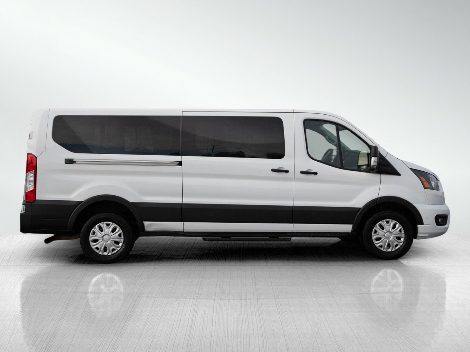 Used 2023 Ford Transit 350 XLT image 8