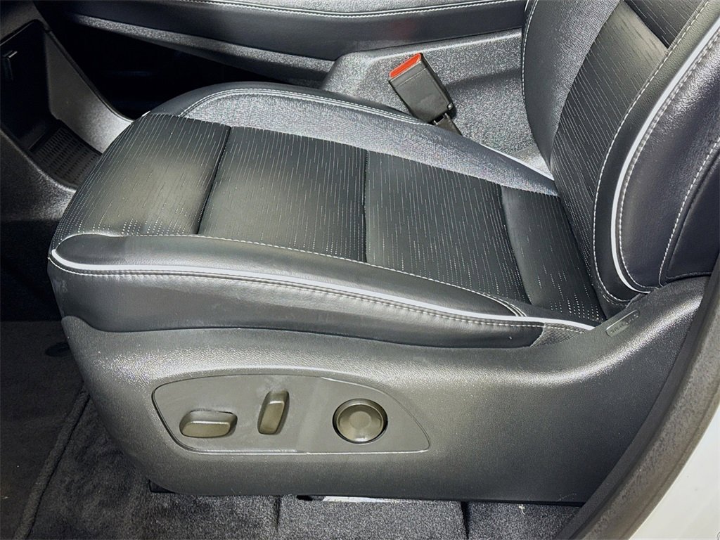 Certified 2025 Buick Enclave Sport Touring image 18