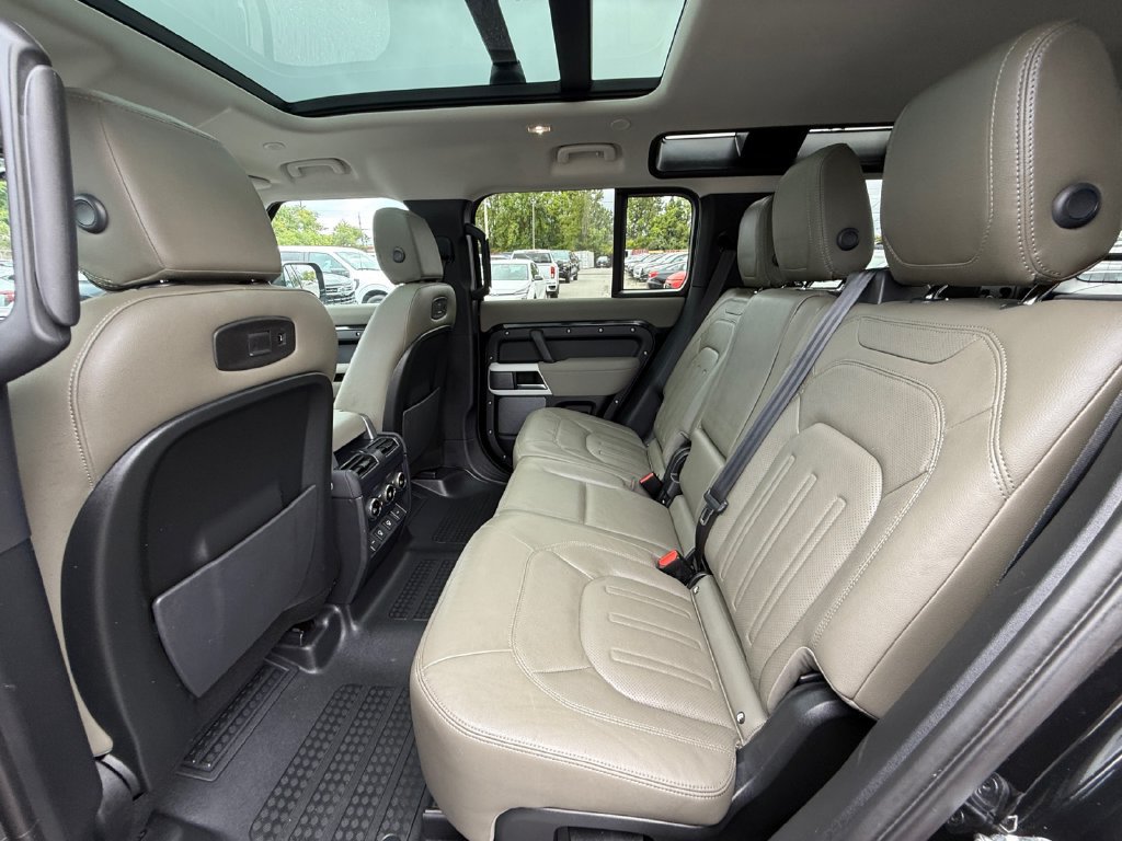 Used 2022 Land Rover Defender 110 SE AWD/4WD image 24