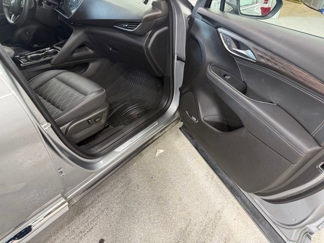 Used 2023 Buick Envision Avenir image 22