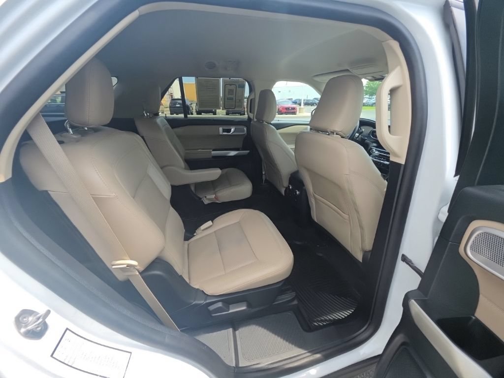 Used 2021 Ford Explorer Limited w/ Equipment Group 301A AWD/4WD image 31