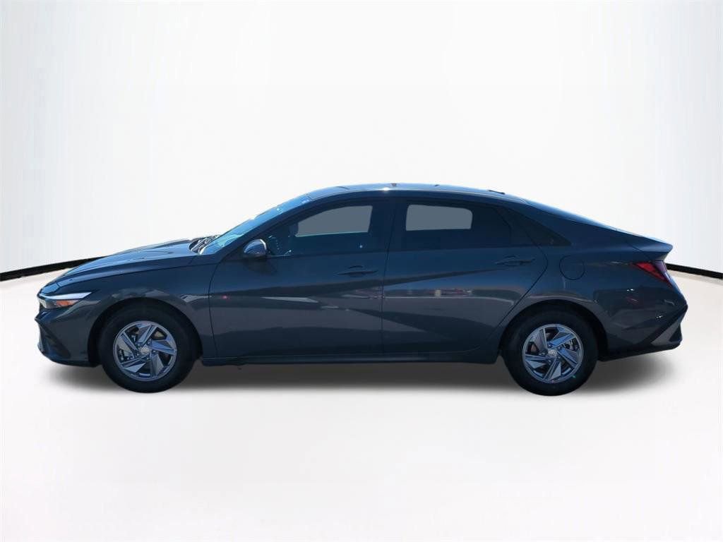 New 2026 Hyundai Elantra SE FWD image 8