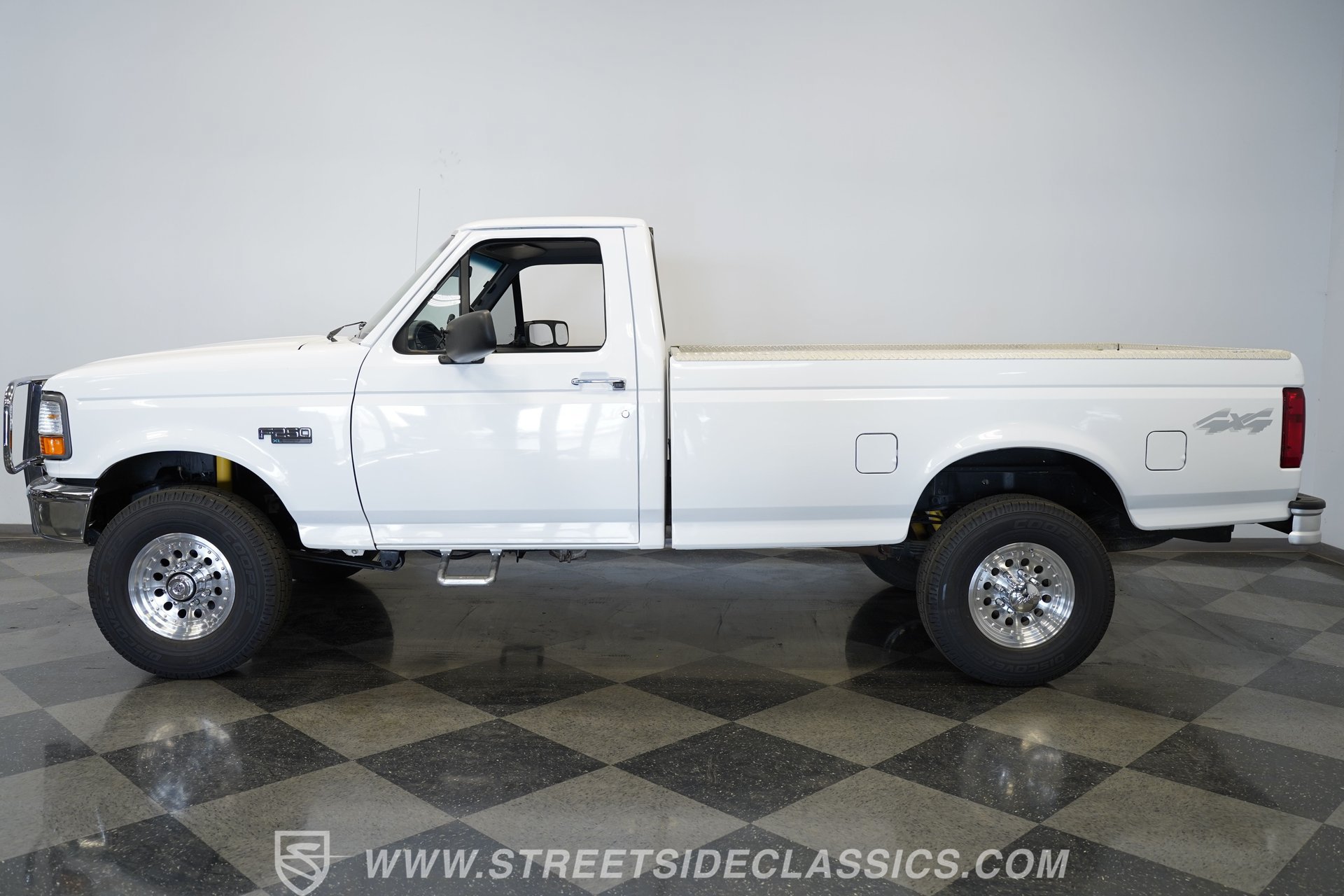 Used 1996 Ford F250 4x4 Regular Cab image 2