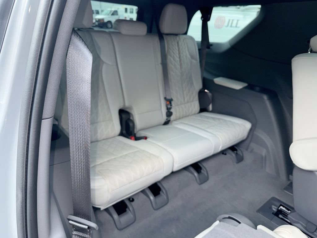 Used 2026 Cadillac Escalade IQL Sport 1 w/ LPO, ONYX Package AWD/4WD image 30