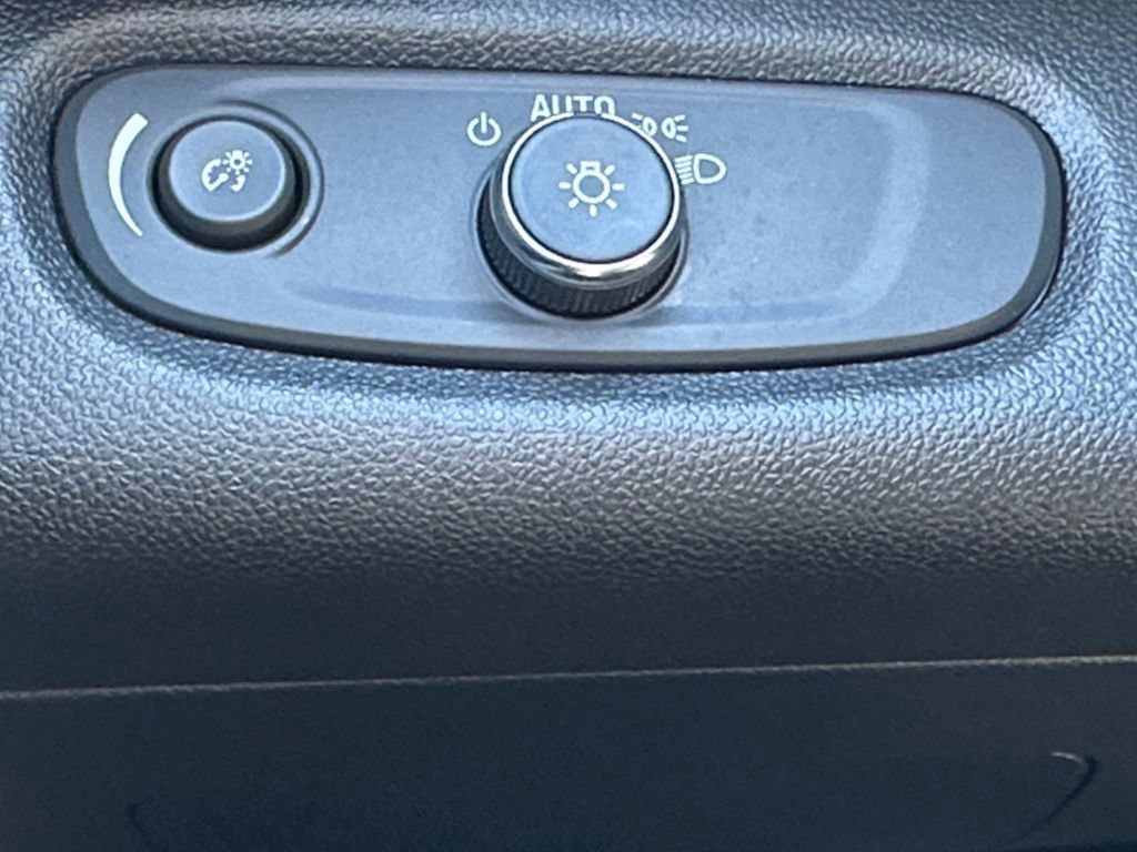 Used 2025 Chevrolet Trax LS image 18