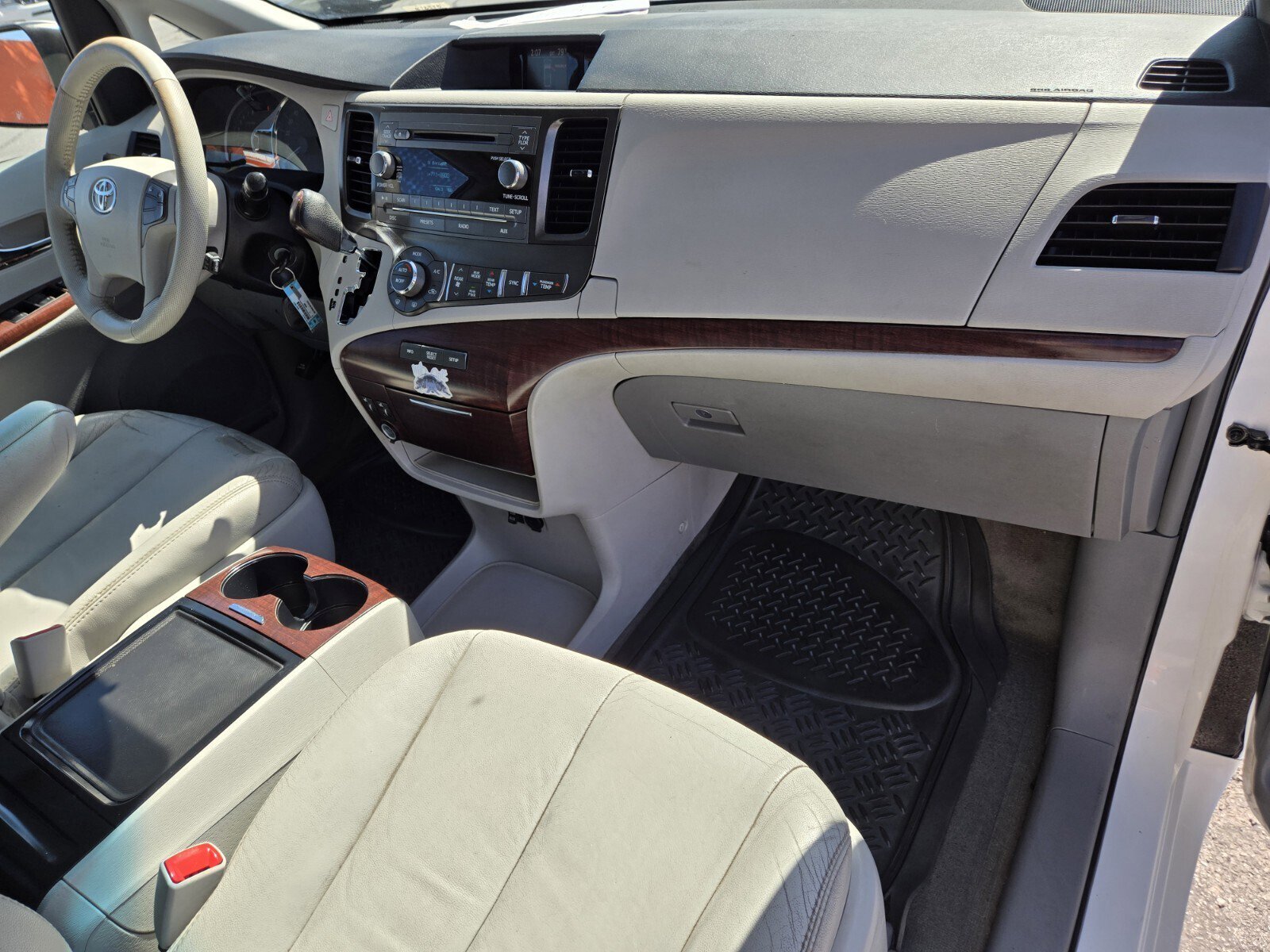 Used 2012 Toyota Sienna XLE FWD image 15