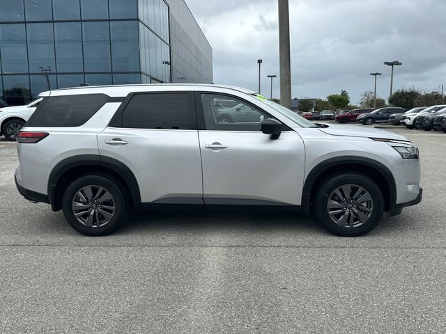 Used 2024 Nissan Pathfinder S image 5
