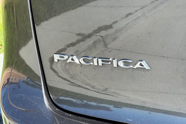 Used 2020 Chrysler Pacifica Touring-L image 34