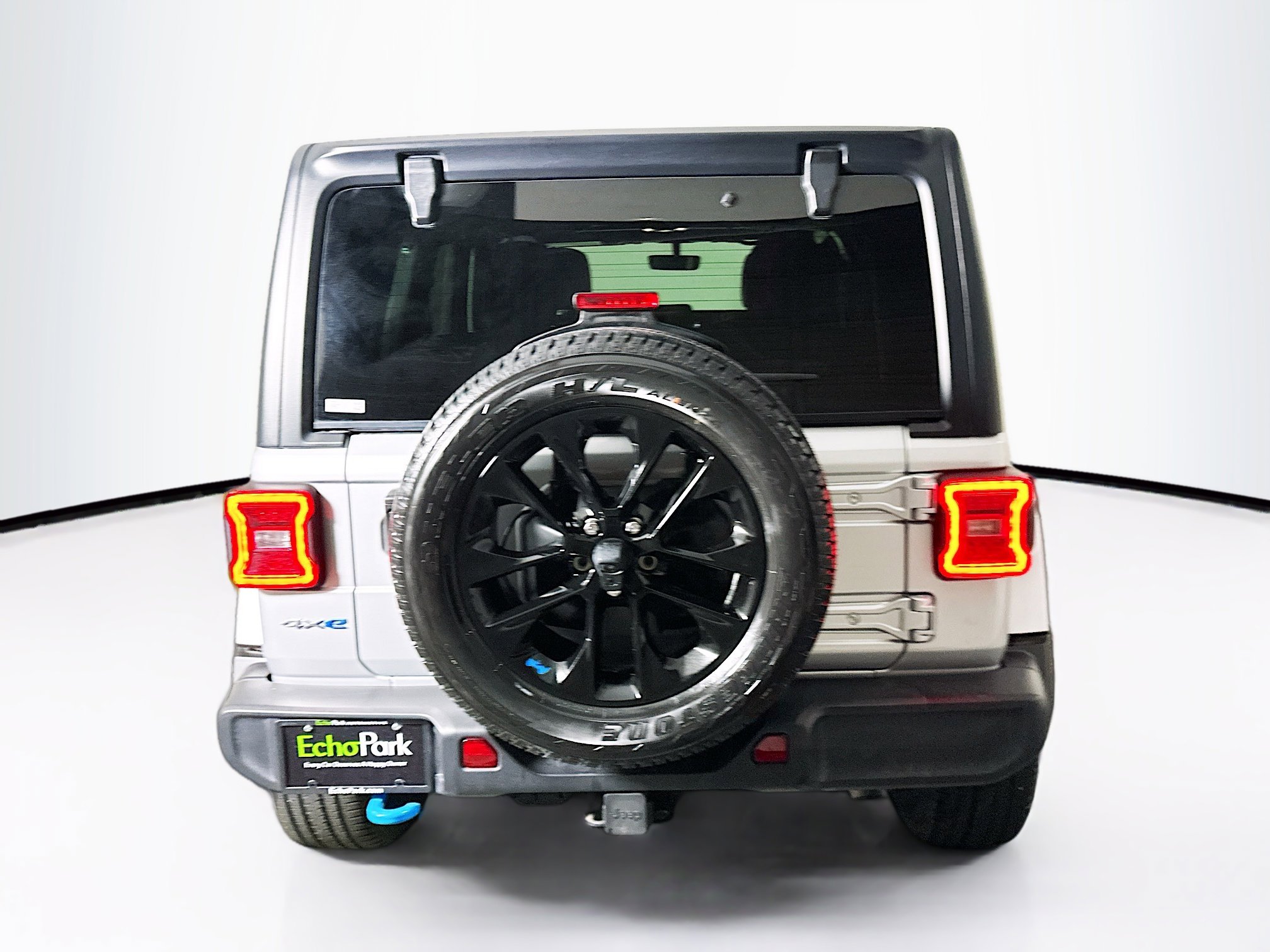 Used 2023 Jeep Wrangler Sahara image 7