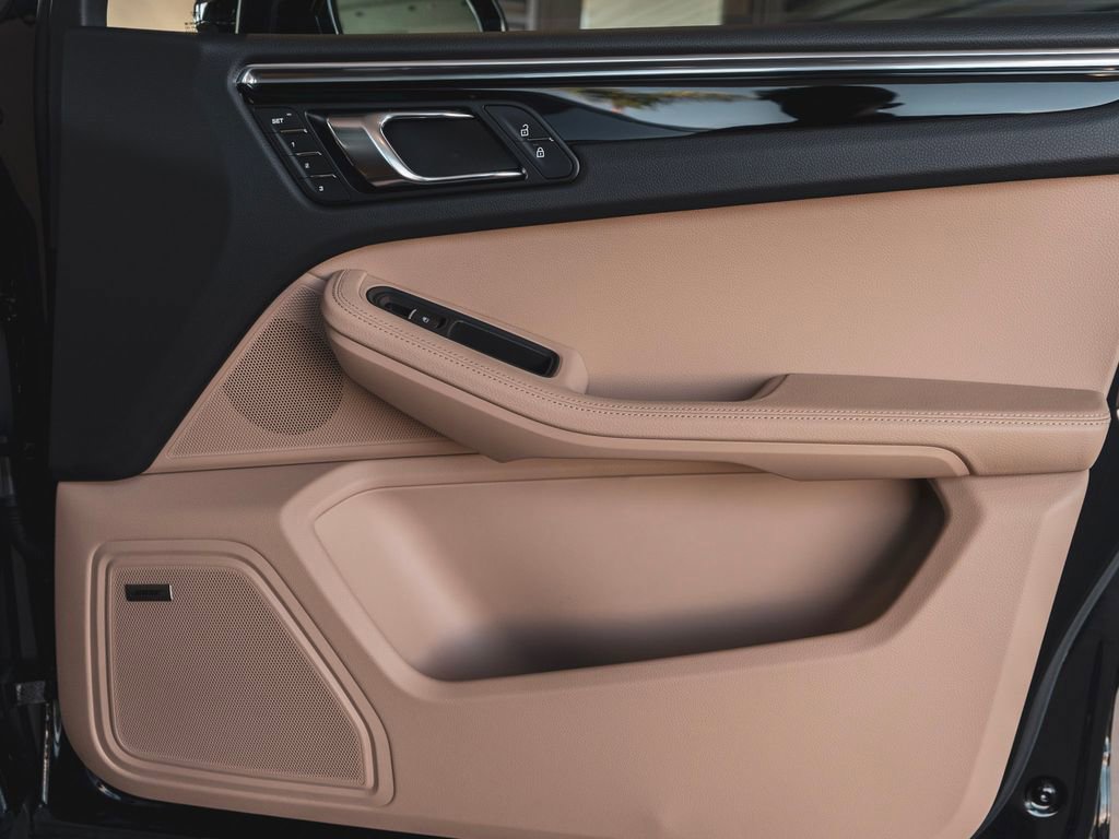 New 2025 Porsche Macan image 31