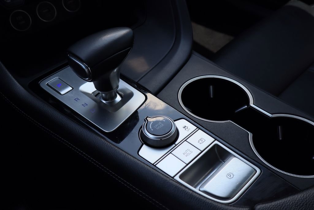 Used 2022 Genesis G70 2.0T image 17