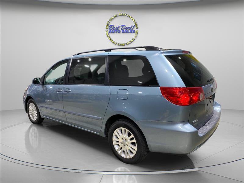 Used 2009 Toyota Sienna FWD image 2