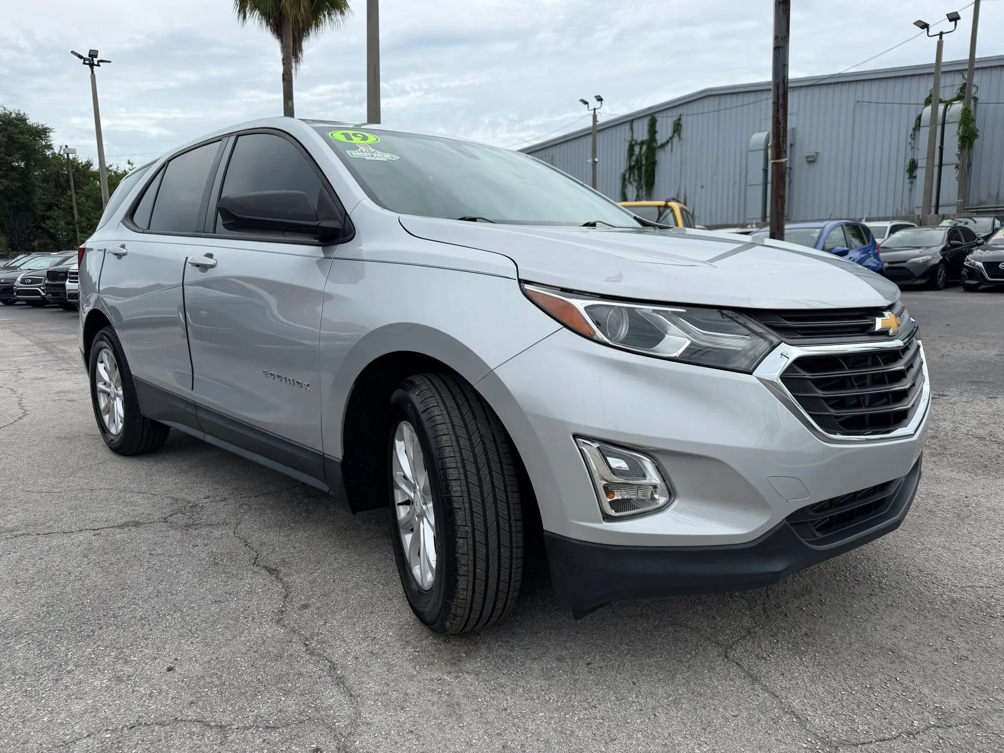 Used 2019 Chevrolet Equinox LS w/ LS Convenience Package FWD image 3