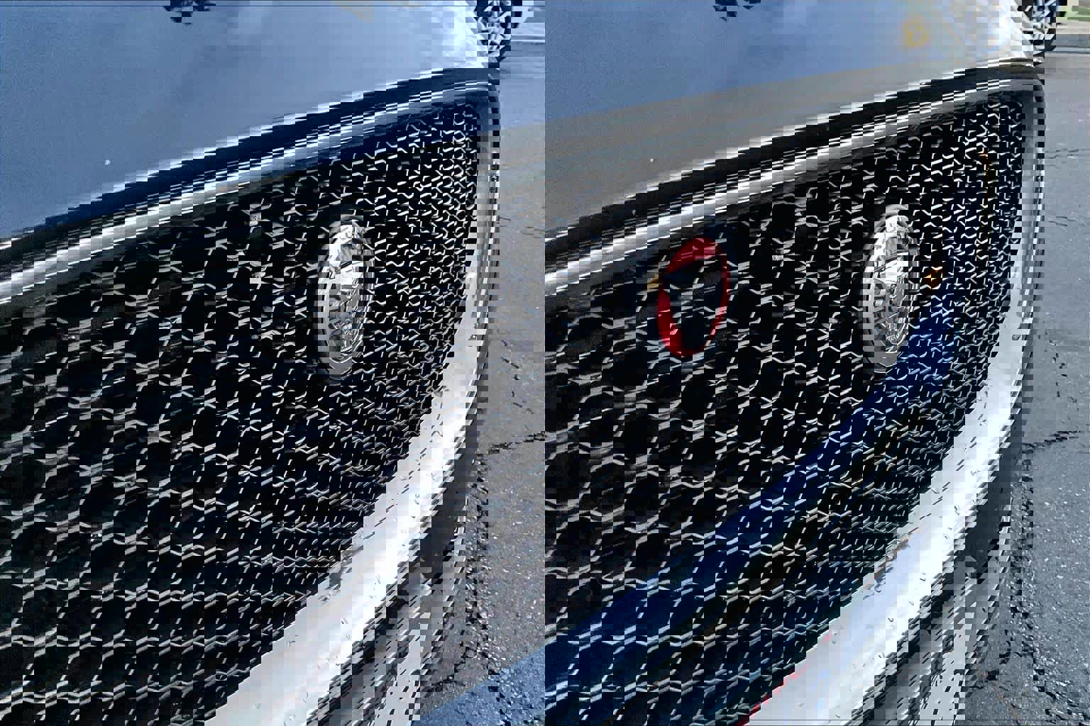 Used 2018 Jaguar F-PACE Prestige image 28